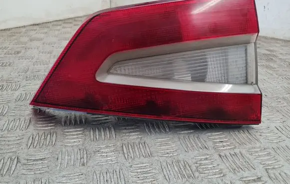 Tailgate rear/tail lights