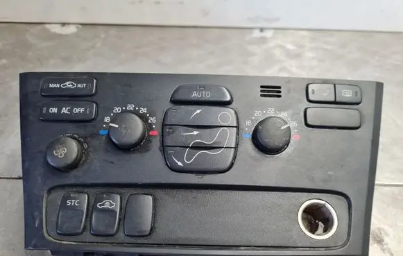 Volvo V70 Climate control unit 7923