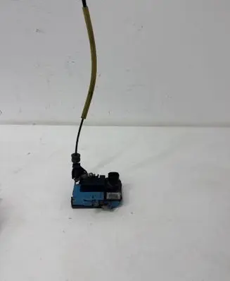 Volvo S60 Front door lock 8650544