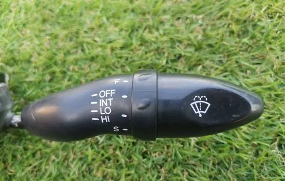 Hyundai Lantra II Wiper control stalk 44331A3220