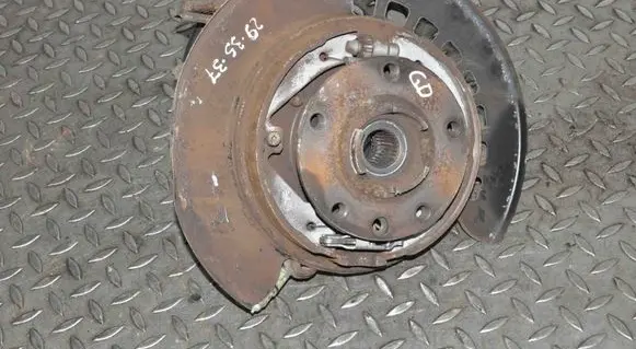 Rear wheel hub