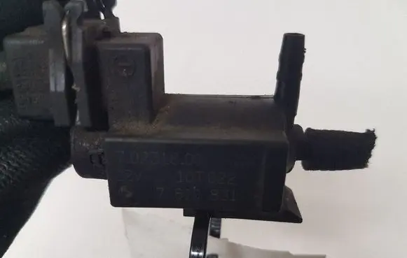 BMW 3 E90 E91 Turbo solenoid valve 70231800 7810831