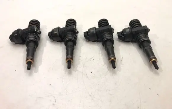 Skoda Fabia Mk1 (6Y) Fuel injectors set 038130073AJ