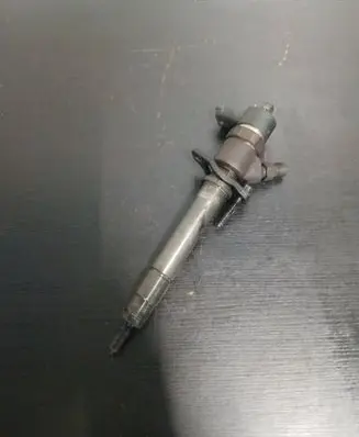 Volvo XC90 Fuel injector 8658352