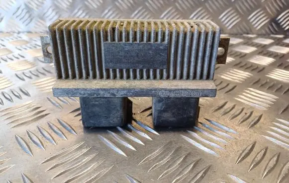 Renault Espace - Grand espace IV Glow plug pre-heat relay 8200054946B