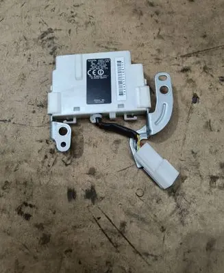 Toyota Prius (XW20) Door central lock control unit/module 8999247010