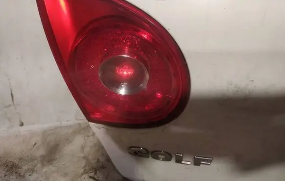 Tailgate rear/tail lights
