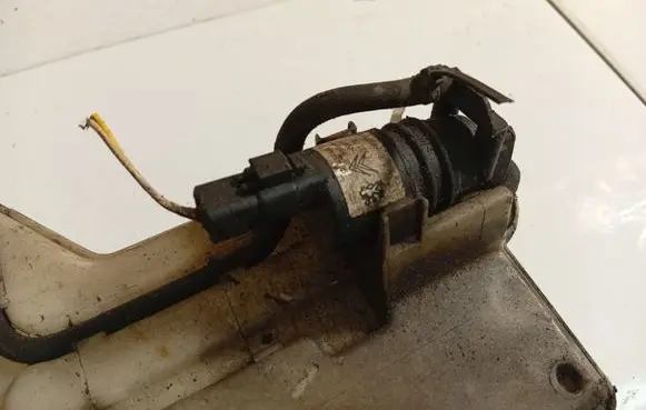 Peugeot 407 Windscreen/windshield washer pump 9643447780