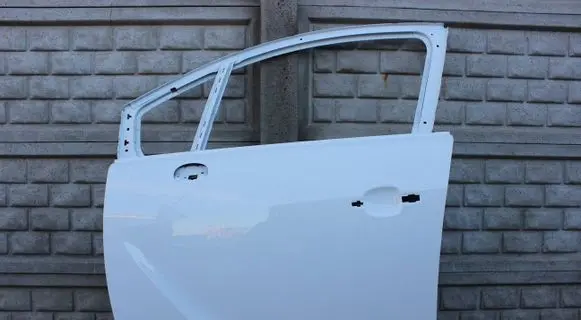 Opel Meriva B Front door 39144651