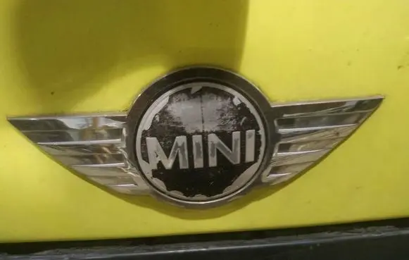 Mini One - Cooper R50 - 53 Manufacturer badge logo/emblem