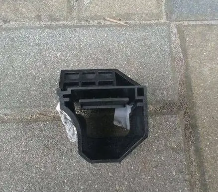 BMW 1 E81 E87 Radiator mount bracket 17117526443