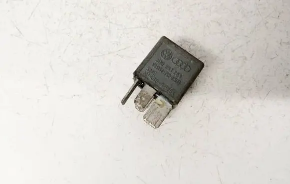 Volkswagen PASSAT B5.5 Other relay 8D0951253 V23134J52X300