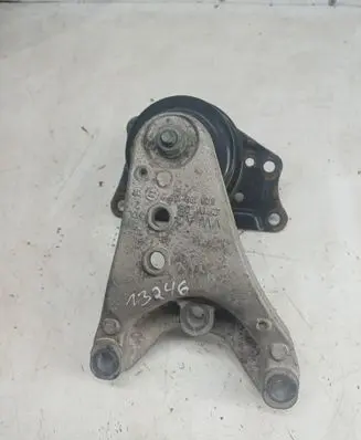 Volkswagen Polo IV 9N3 Engine mounting bracket 6Q0199185D