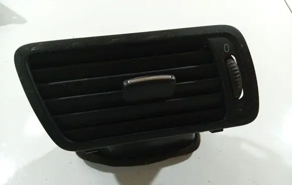 Volkswagen PASSAT B6 Dash center air vent grill 3C1819702E