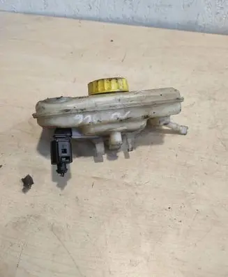 Audi A6 S6 C6 4F Brake fluid reservoir 