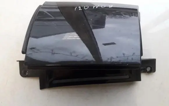 Nissan Note (E11) Rear/tail light trim molding 689309U100 P10574