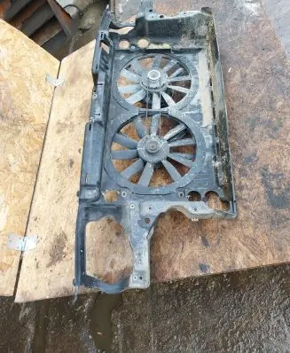 Volkswagen Golf III Radiator support slam panel 1H0805594