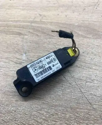 Mercedes-Benz C W203 Airbag deployment crash/impact sensor 0018204426 000302185 004521