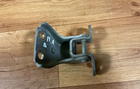 Mercedes-Benz ML W163 Front door upper hinge 