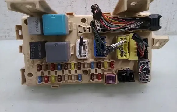 Toyota Avensis T250 Fuse module