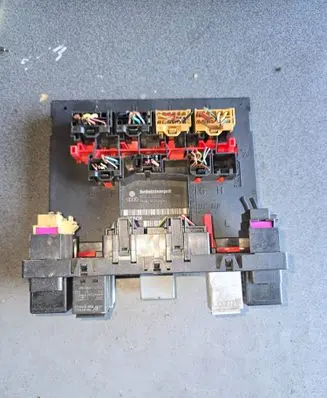 Volkswagen Caddy Comfort/convenience module F005V00630 06322987 3C0937049AD