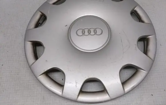 Audi A6 S6 C5 4B R15 wheel hub/cap/trim 4A0601147A