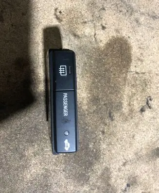 Toyota Avensis T250 Windscreen/window heater switch 8479005130 MS084100087
