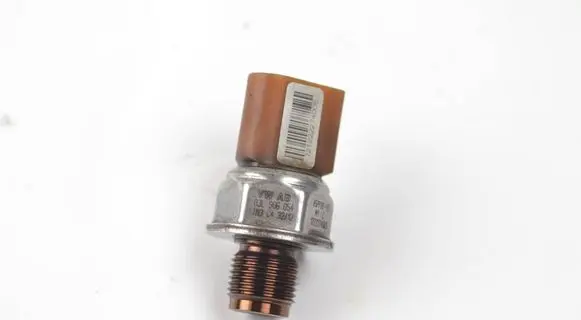 Audi A4 S4 B8 8K Fuel pressure sensor 03L906054