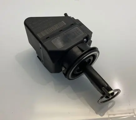 Mercedes-Benz E W210 Ignition lock 2105450208 A2105450208