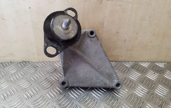 Renault Scenic I Gearbox mounting bracket 7700832251