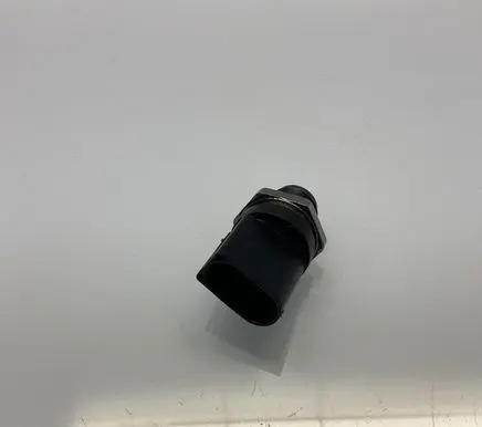 Mercedes-Benz E W211 Fuel pressure sensor A0061536528 0061536528