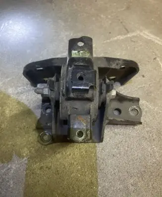 Lexus CT 200H Gearbox mount