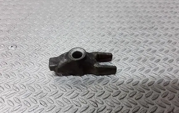 Opel Vectra C Fuel Injector clamp holder