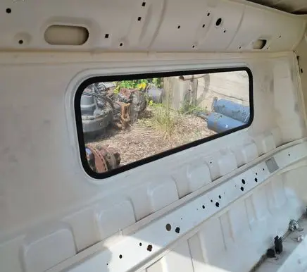 Mitsubishi Canter Rear windscreen/windshield window 