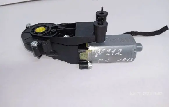 Mercedes-Benz E W212 Seat adjustment motor 0390203323