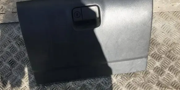 Mazda 323 F Glove box