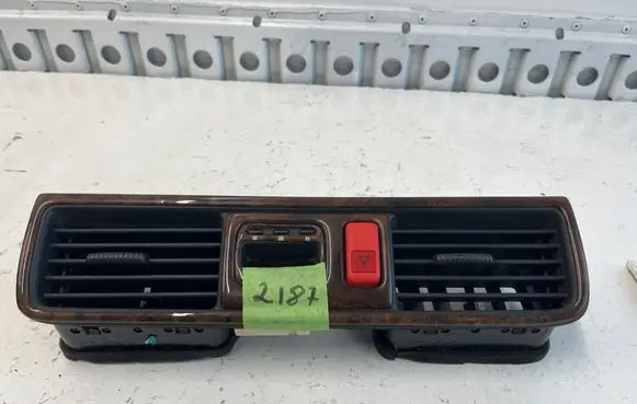 Honda CR-V Dash center air vent grill