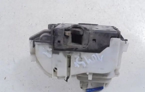 Volkswagen Polo III 6N 6N2 6NF Front door lock 1HM862154