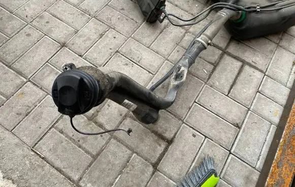 Opel Corsa E Fuel tank filler neck pipe 