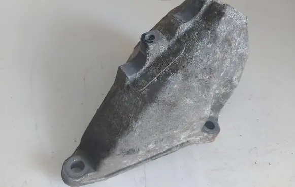Audi A8 S8 D2 4D Engine mounting bracket 4D0199307S