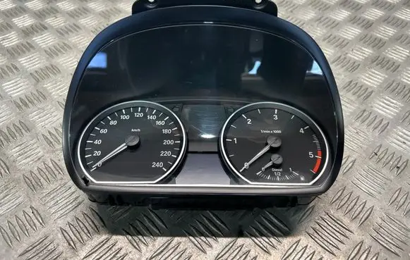 BMW 1 E81 E87 Speedometer (instrument cluster) 9242332