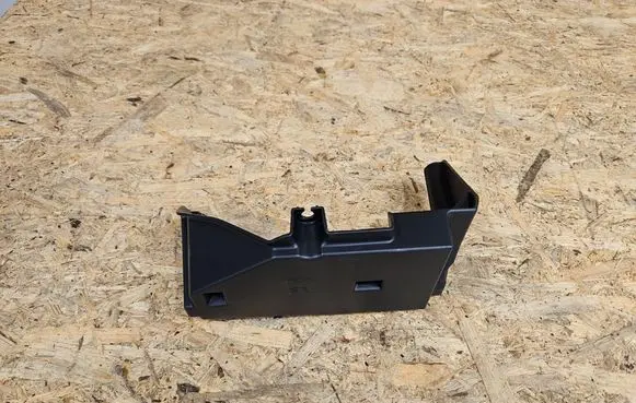 Toyota Auris 150 Other trunk/boot trim element 5842702010