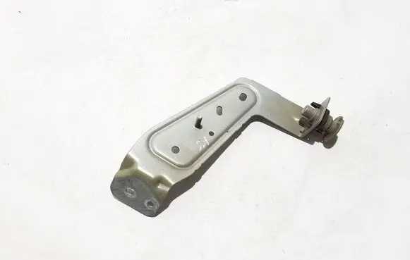 Volvo XC90 Fender mounting bracket 31371008