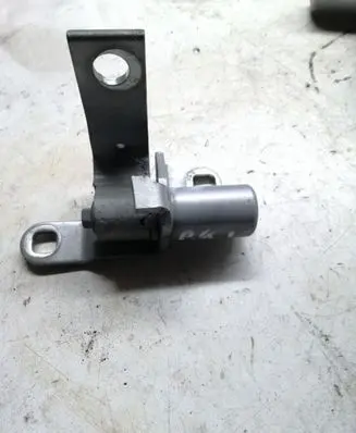 Ford Mondeo MK IV Front door upper hinge A046575