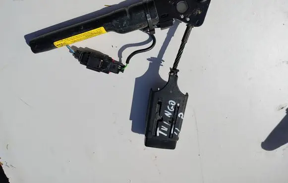 Renault Twingo II Front seatbelt buckle 