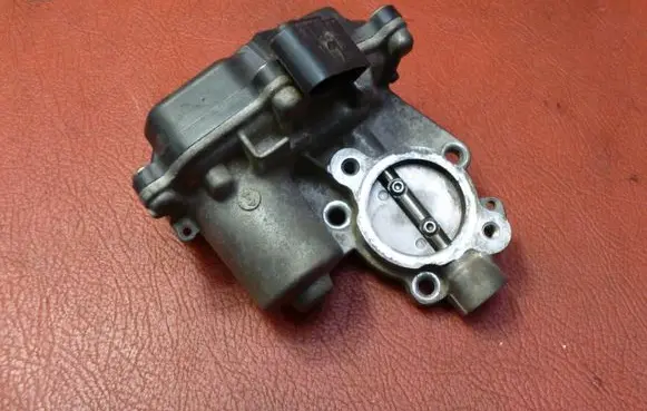 Volkswagen Caddy Throttle valve 04L131501L