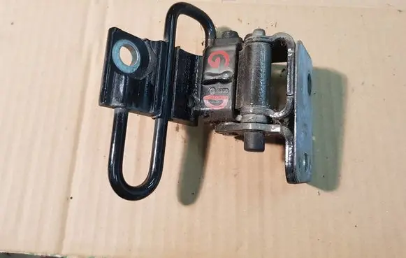 Audi A3 S3 A3 Sportback 8P Rear door lower hinge 8P4833412A