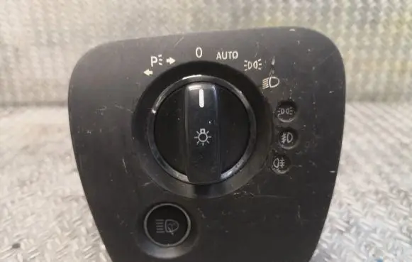 Mercedes-Benz CLS C219 Light switch 2195450404