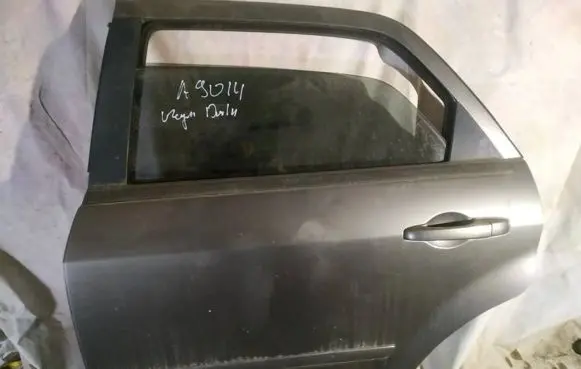 Dodge Magnum Rear door pilkos