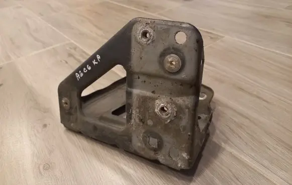 Audi A6 S6 C6 4F Fender mounting bracket 8F0821136A